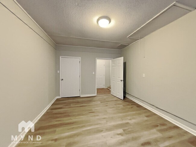 Foto del edificio - 795 E Iredell Ave