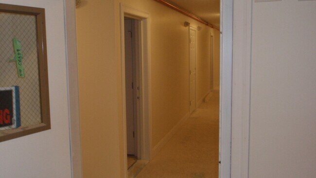 Building Photo - 20 W Rosseter St
