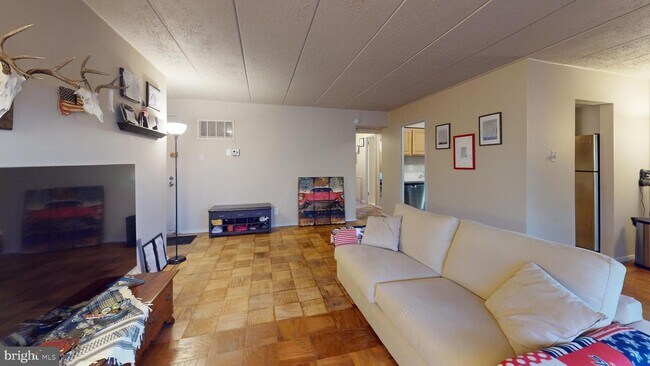 Building Photo - 5703 Indian Ct