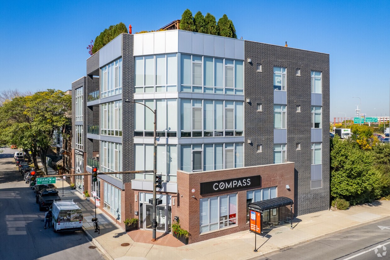 Primary Photo - The Residences at 2006 W Webster