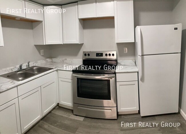 Building Photo - 305 N Broadway-#3