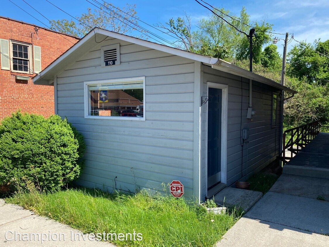 Foto principal - Studio, 0.5 bath House - 110 East Court St.