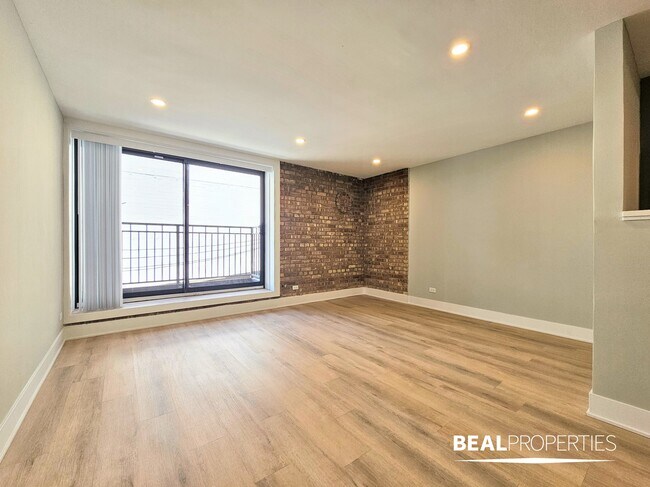 Building Photo - 1220 N La Salle Dr