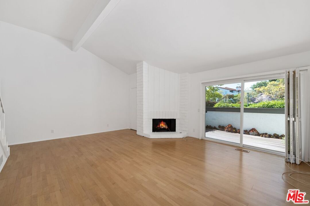 Primary Photo - 1646 Palisades Dr