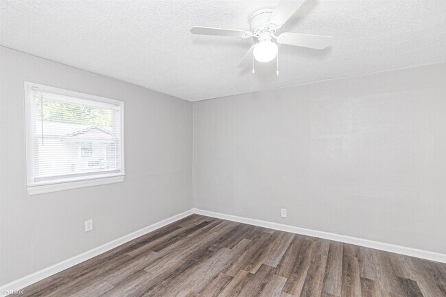 Foto del edificio - 1 br, 1 bath Triplex - Winston Apartments ...