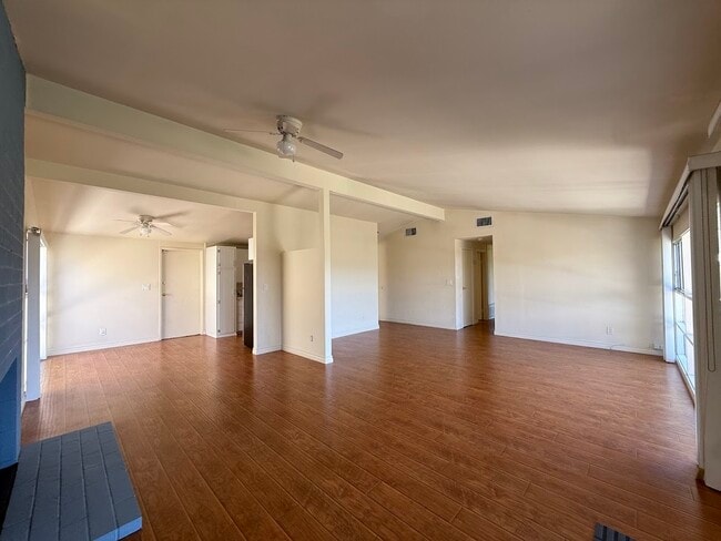 Building Photo - 9158 Rebecca Ave