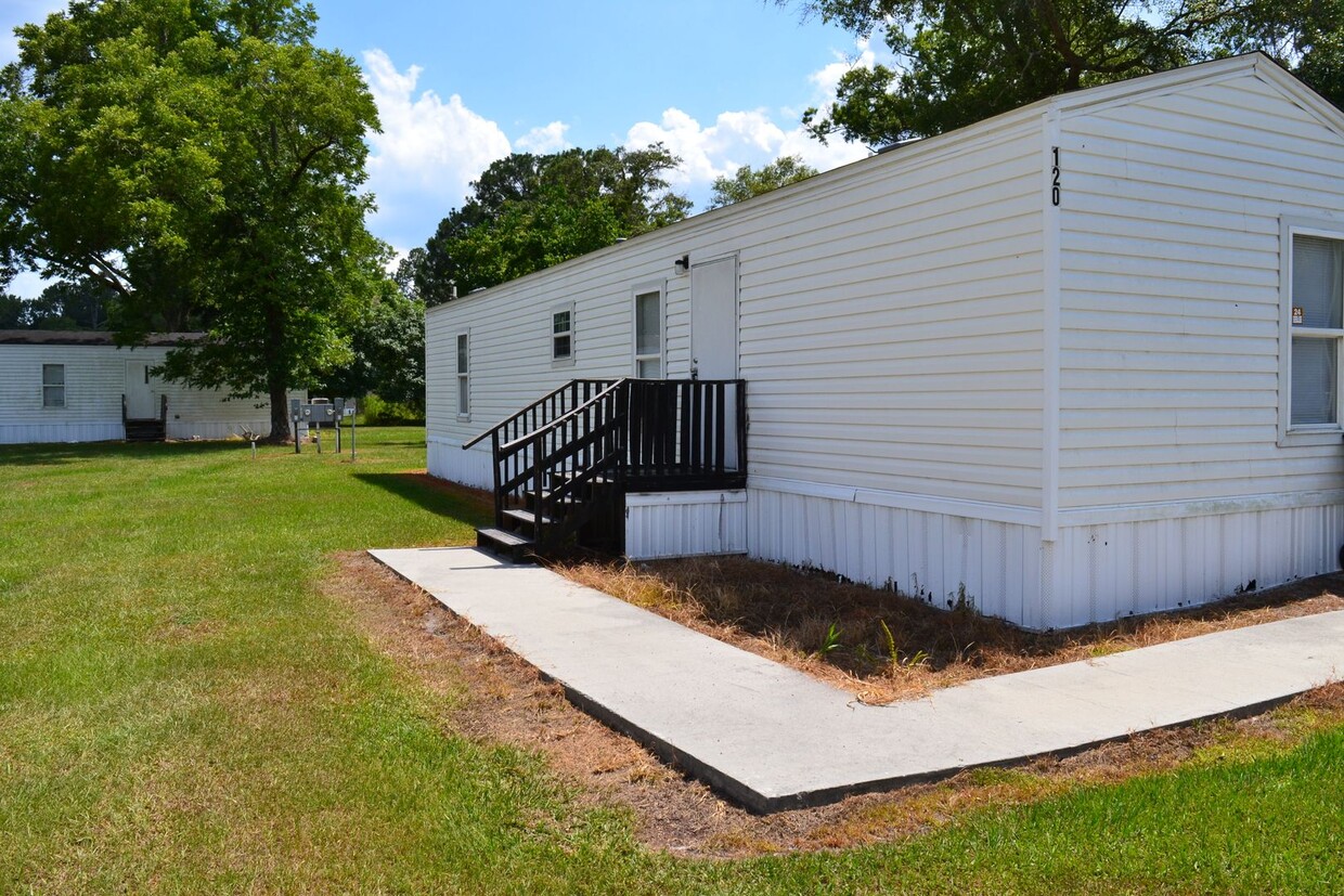 Primary Photo - 2 Bedroom, 2 Bathroom Mobile Home