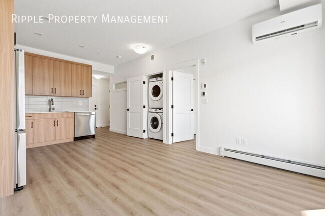 Photo du bâtiment - Modern 2 Beds, 1 Baths Apartment/Condo | 2...