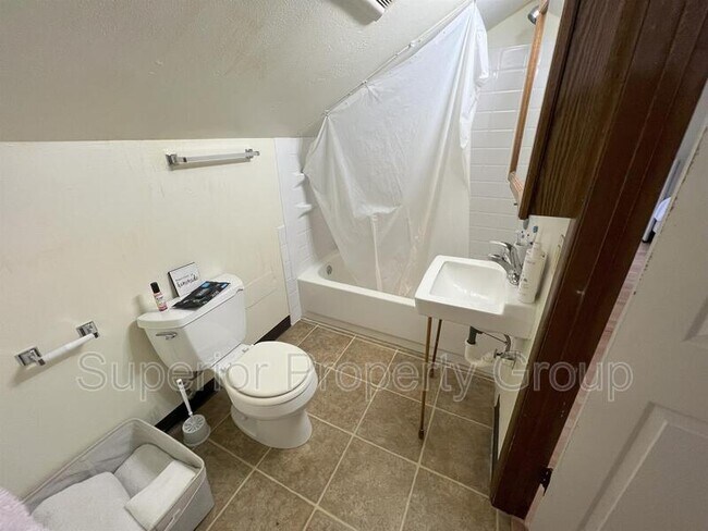 Foto del edificio - 1612 Loftsgordon Ave