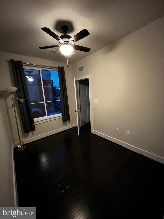 Foto del edificio - 4815 Garden View Ln