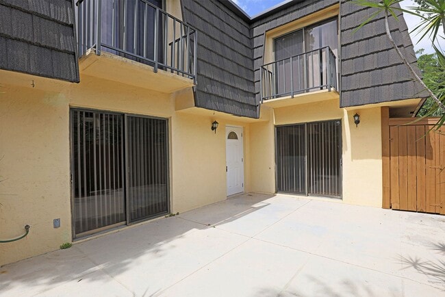Building Photo - Parkwoods 12351-2