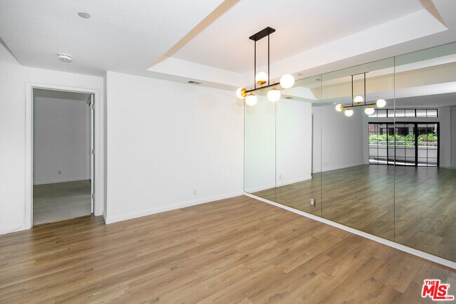 Building Photo - 200 S Swall Dr