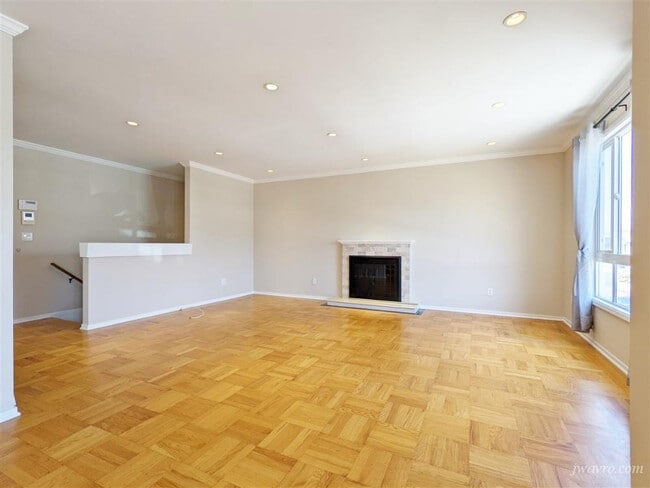 Building Photo - 60 Huntington Dr
