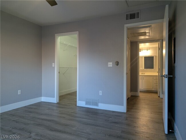 Foto del edificio - 555 E Silverado Ranch Blvd