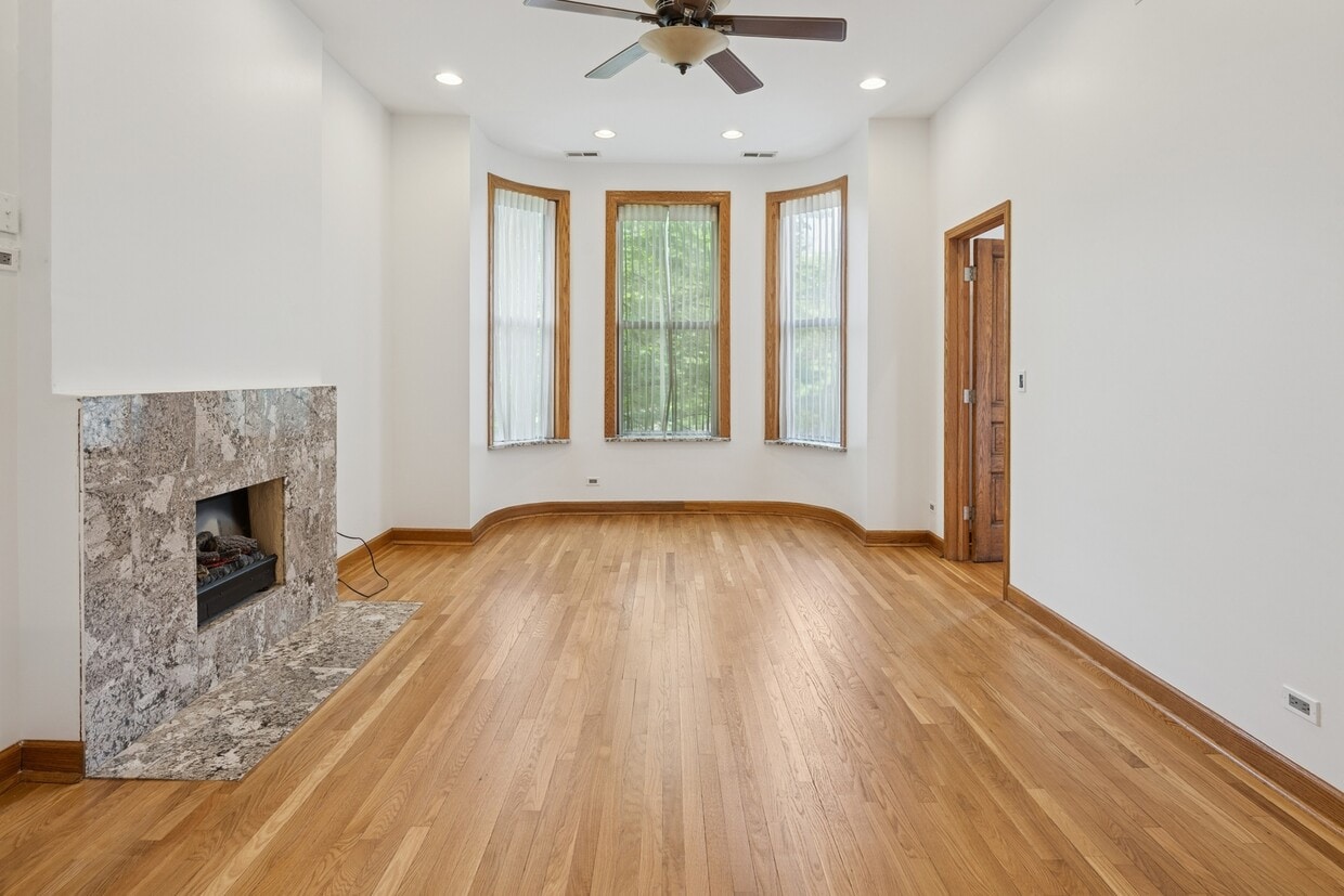 Primary Photo - 4143 N Ashland Ave