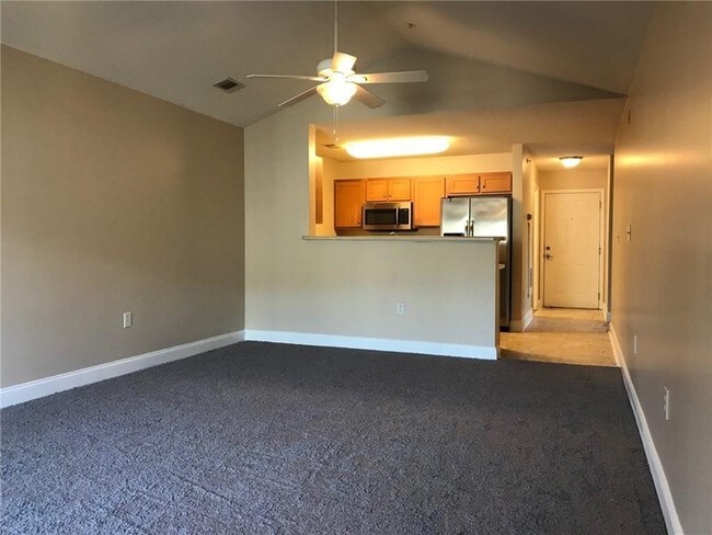 Building Photo - Lakefront Apartment in Anderson