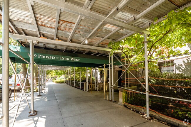 Building Photo - 9 Prospect Park W