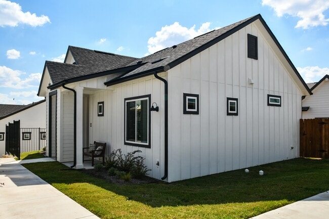 Building Photo - Avilla Vista Ranch