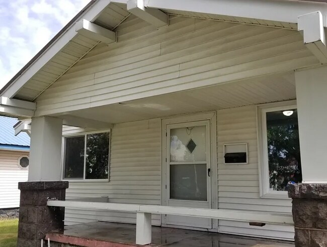 Building Photo - CHARMING 2 BED 1 BATH HOME IN ST ANTHONY