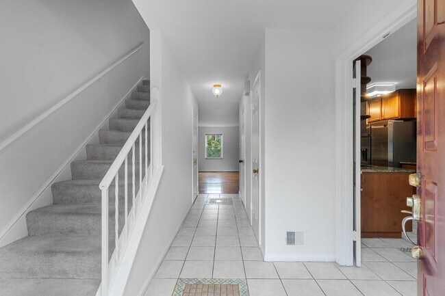 Foto del edificio - 7470 Westlake Terrace