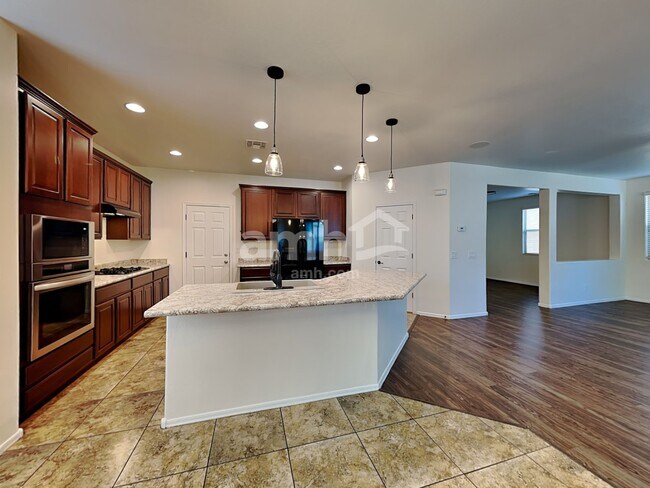 Building Photo - 12119 W Range Mule Dr