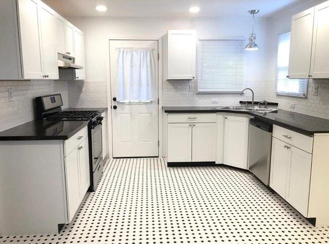 Building Photo - 3113 36th St