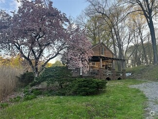 Building Photo - 227 Cedar Ln
