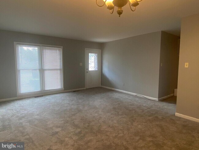 Building Photo - 578 Welsh Dr