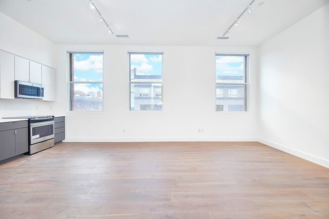 Building Photo - 271 W 125th St