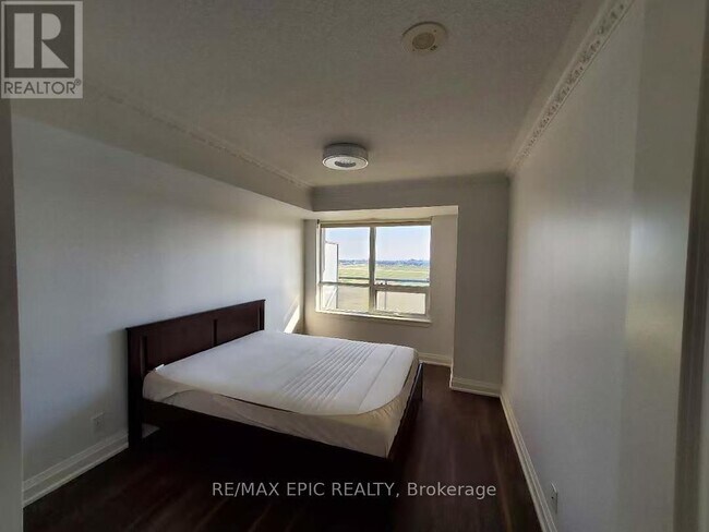 Photo du bâtiment - 1070 Sheppard Ave W
