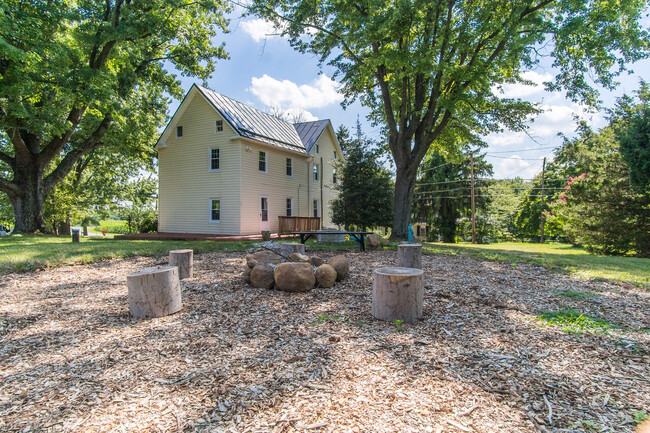 Building Photo - Yellow Springs