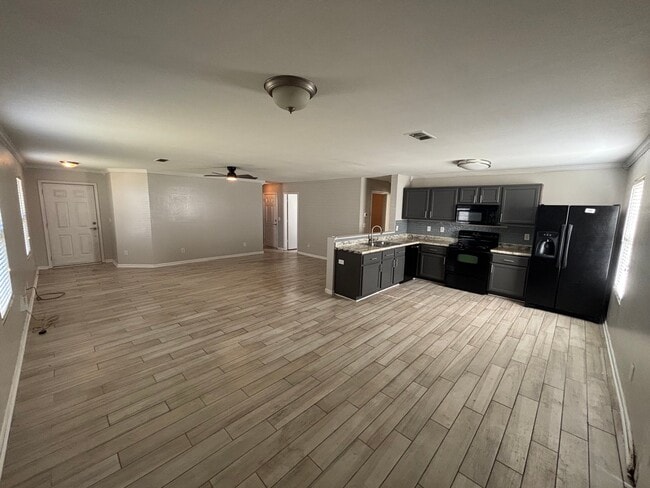 Foto del edificio - 306 Kenneth Blvd NW