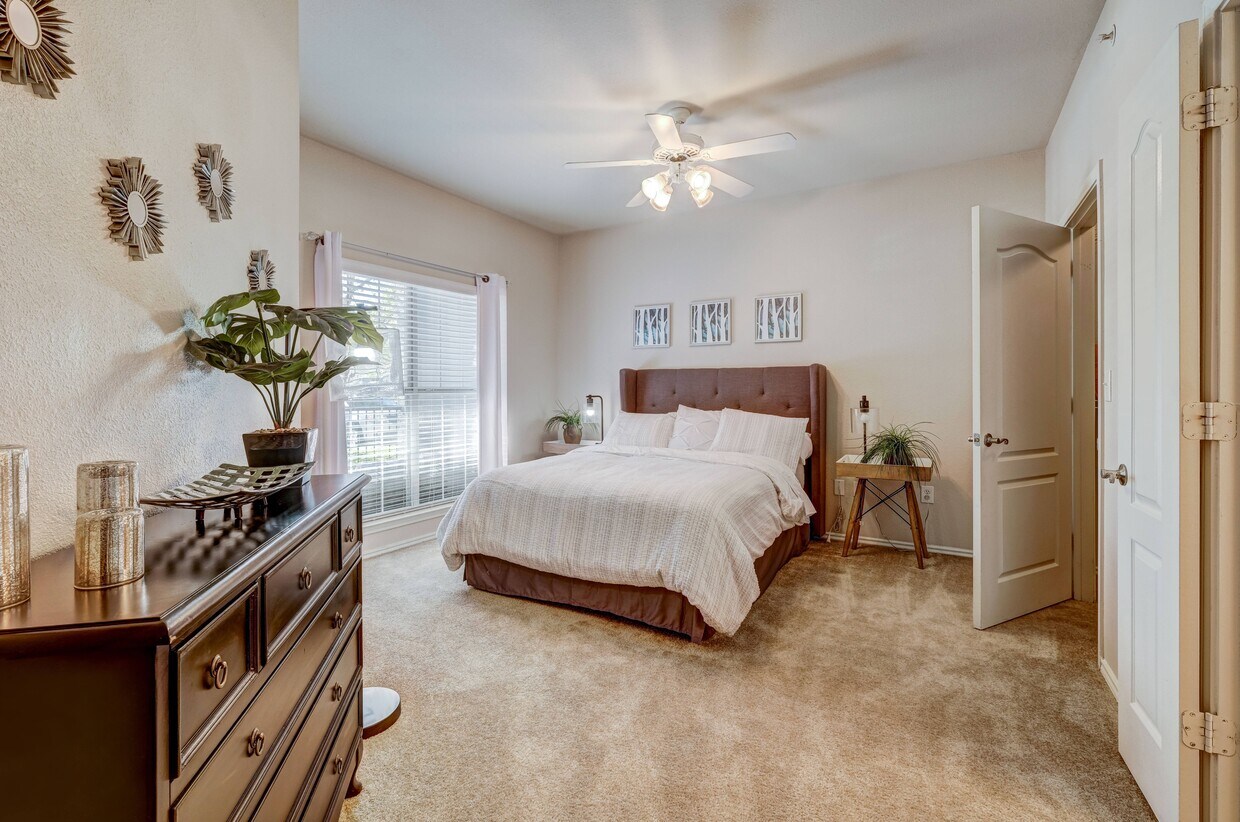 Escalante Apartments in San Antonio, TX