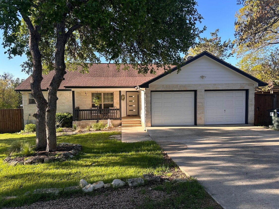 Primary Photo - 16 Saddle Rock Ridge St