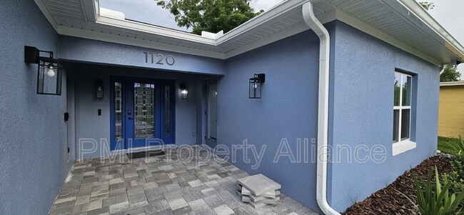 Building Photo - 1120 Lincoln Terrace