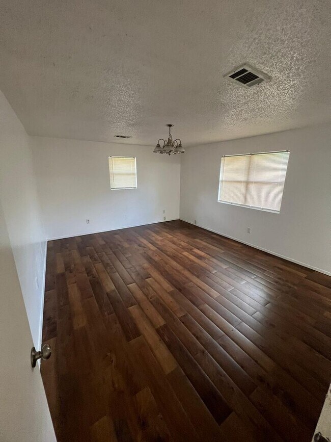 Foto del edificio - Gorgeous all renovated Home in Huntsville,...