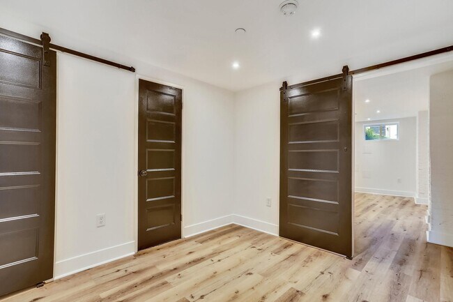 Foto del edificio - 1855 Mintwood Pl NW