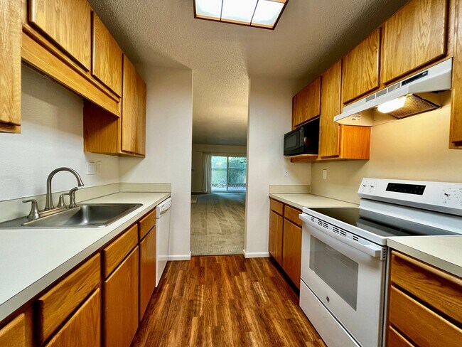 Foto del edificio - Available Now, Spacious One Level Bainbrid...