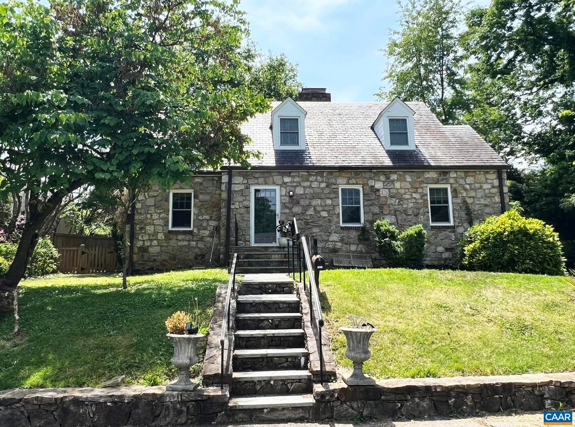 1814 Rugby Pl, Charlottesville, VA 22903 House Rental in