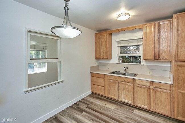 Building Photo - 3 br, 2 bath House - 4528 3/4 Rosemont Ave