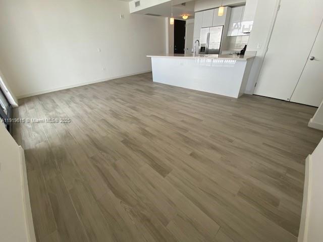 Building Photo - 999 SW 1st Ave