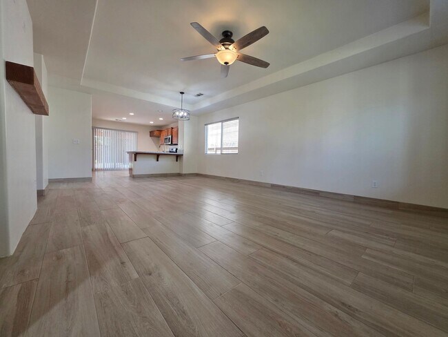 Building Photo - 3 bedroom 2 bathroom in NW Visalia!