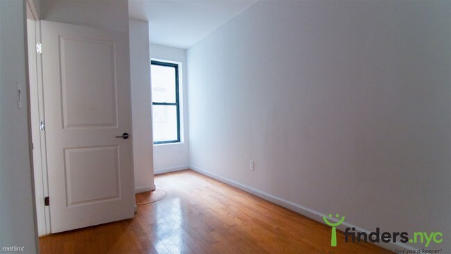 Building Photo - 4 br, 2 bath  - 2338 Webster Ave 2S