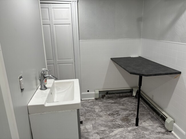 Bath, Vanity / Laundry Sorting Table - 48 Grove St