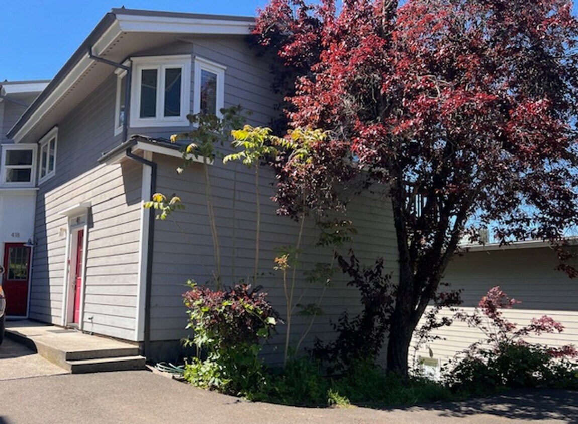 Primary Photo - 2 Bedroom Duplex For Rent In Hood River
