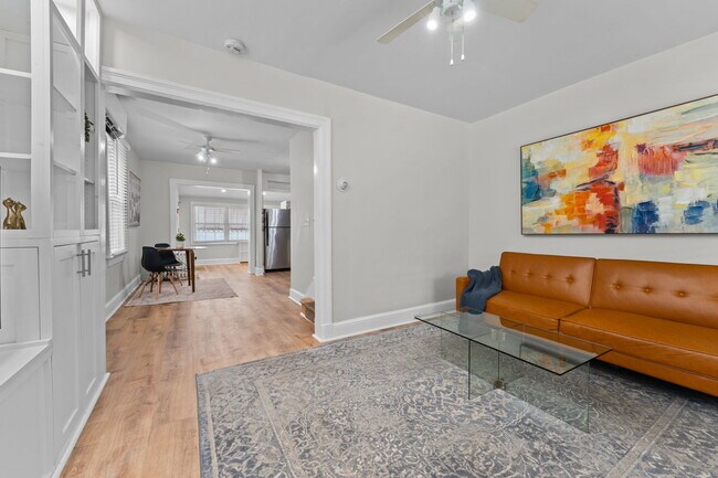 ¡Planta abierta! - 2339 3rd St NE