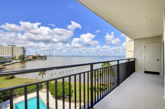 Building Photo - 5020 Bayshore Blvd