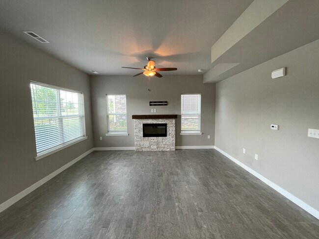 Foto del edificio - 4853 E Court St