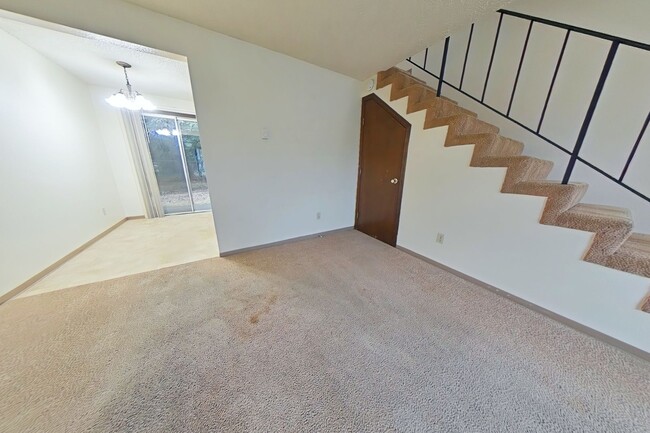 Building Photo - 2 Bedroom 4-Plex ~ South Corvallis ~ Small...