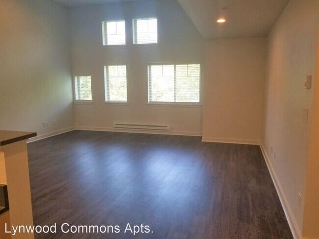 Foto del edificio - 4779 Lynwood Center Rd NE